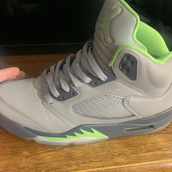 Jordan 5 green bean size 8 barley used I have cool grey box for them - Picture 4 of 4
